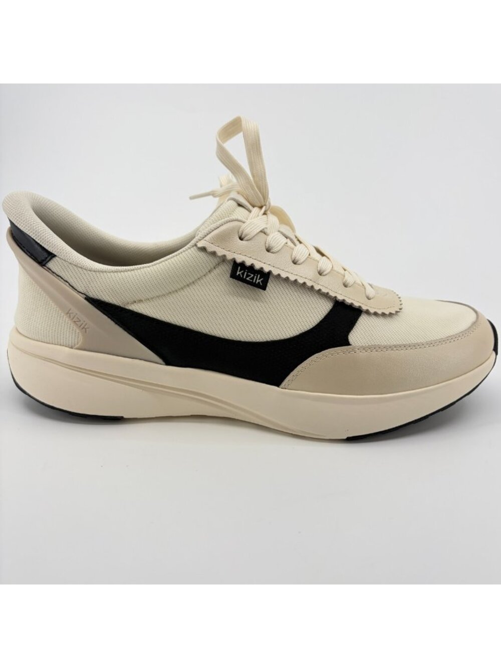 Kizik Paris Womens Size 10.5D Cream Black Athletic Hands Free Shoes Sneakers